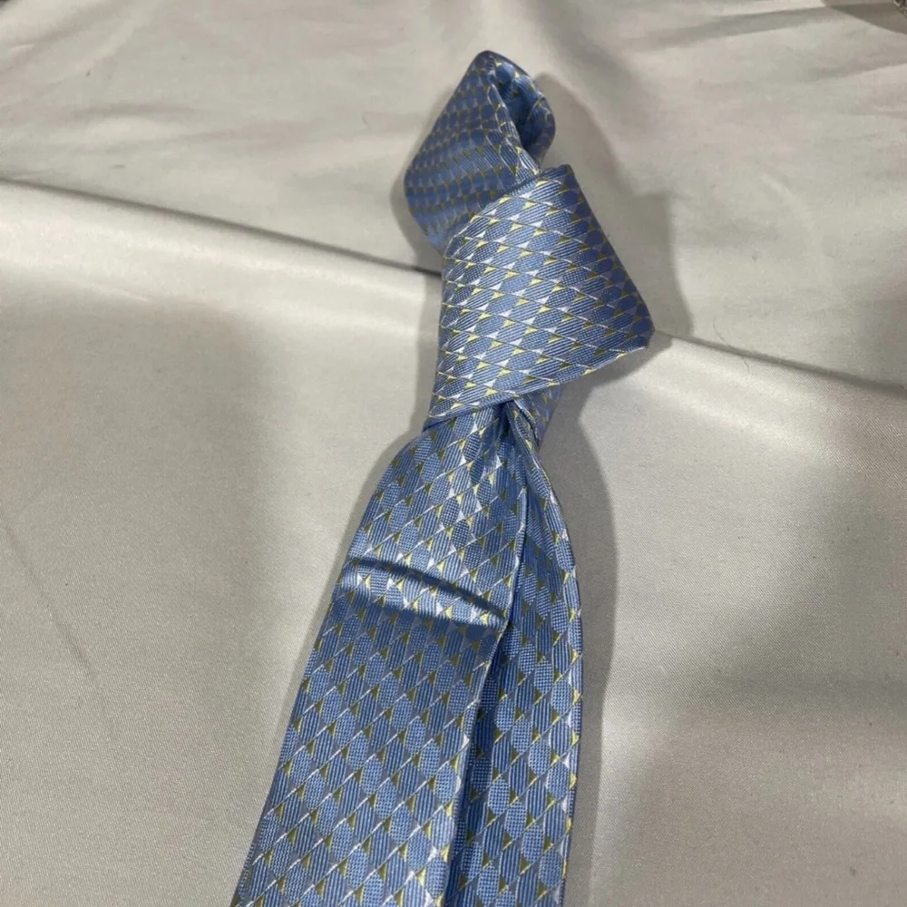 NWT $70 Michael Kors [Mens Tie‎ ] Mirrored Circles Tie in Light Blue Yellow